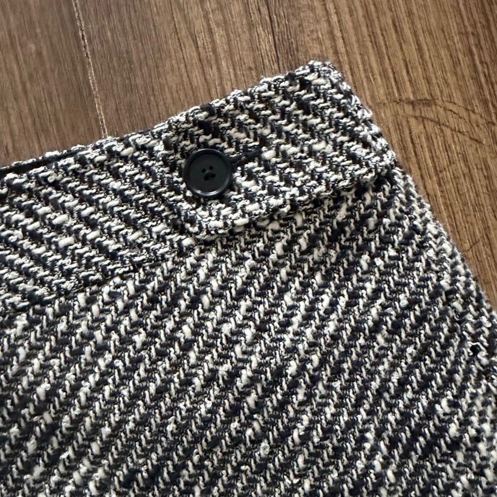 LOFT Mini Skirt Women 4 Black White Herringbone Tweed Button Tab Academia Office - Picture 2 of 13